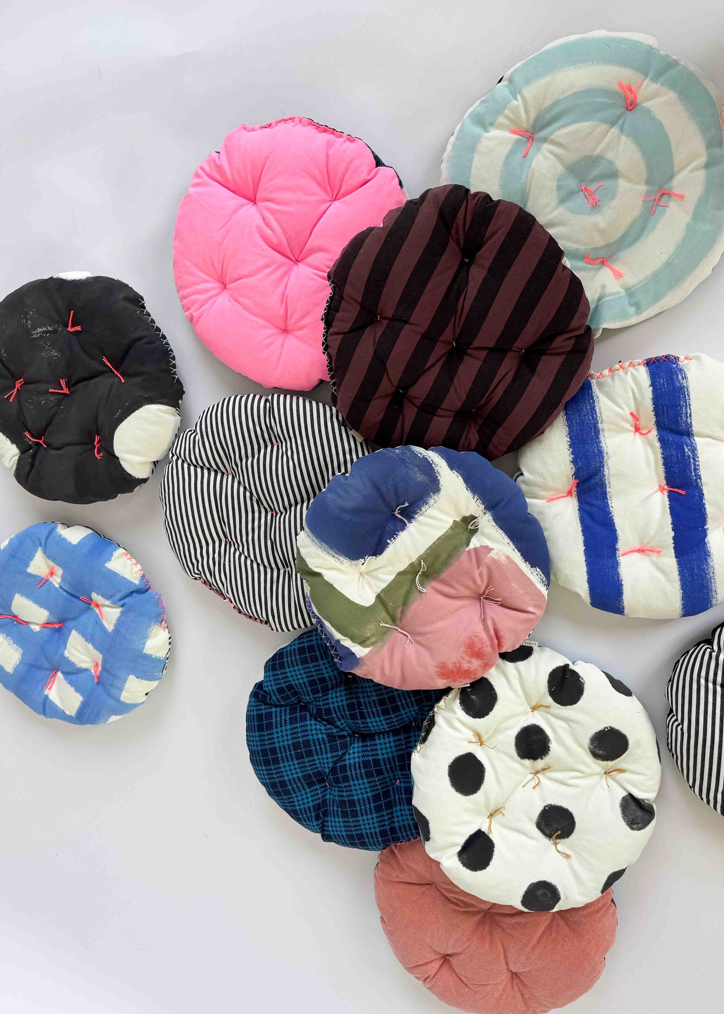 LIL' CIRCLE CLOUD CUSHION / VINNIE