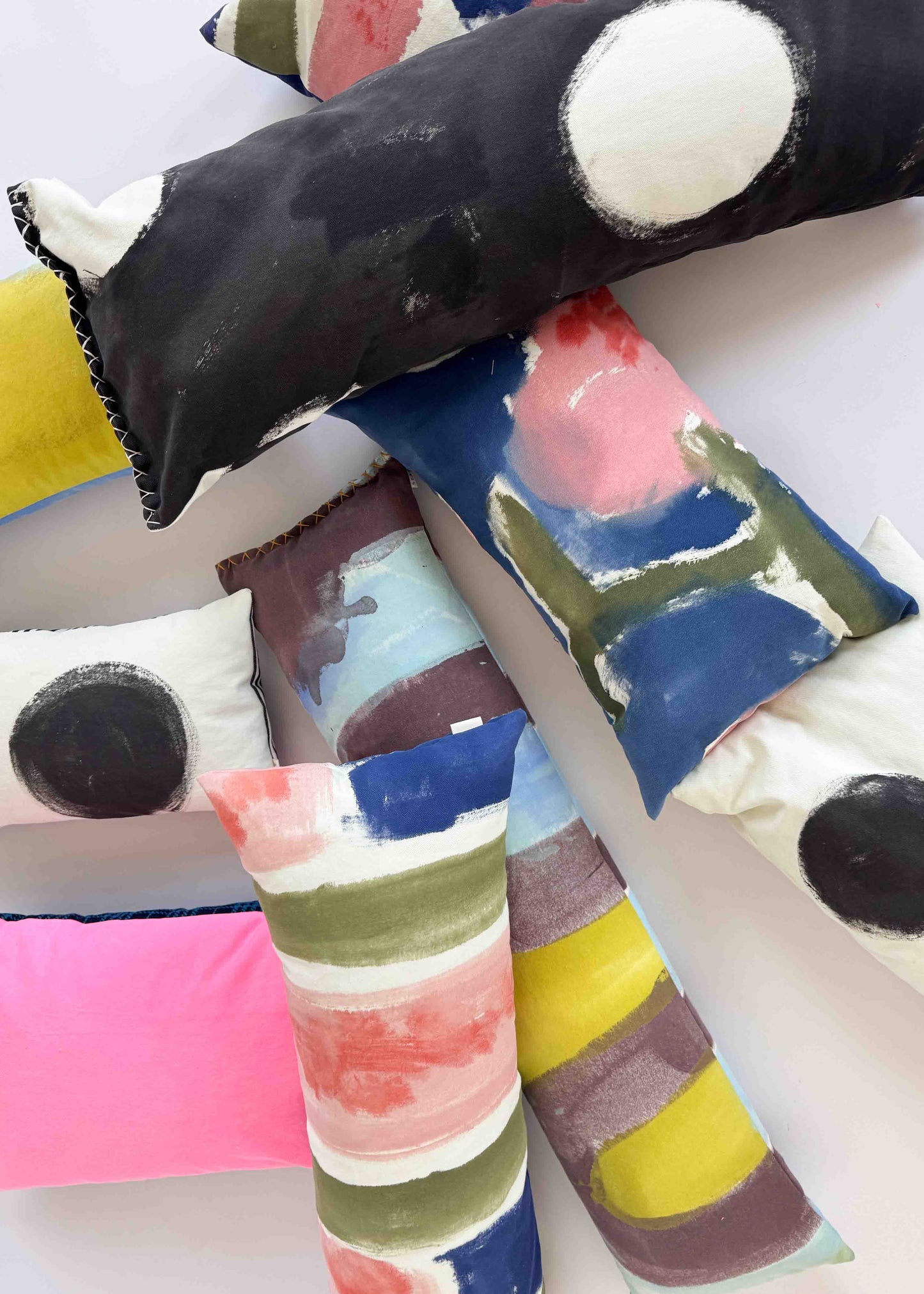 BOLSTER CLOUD CUSHION / HOT BILLY