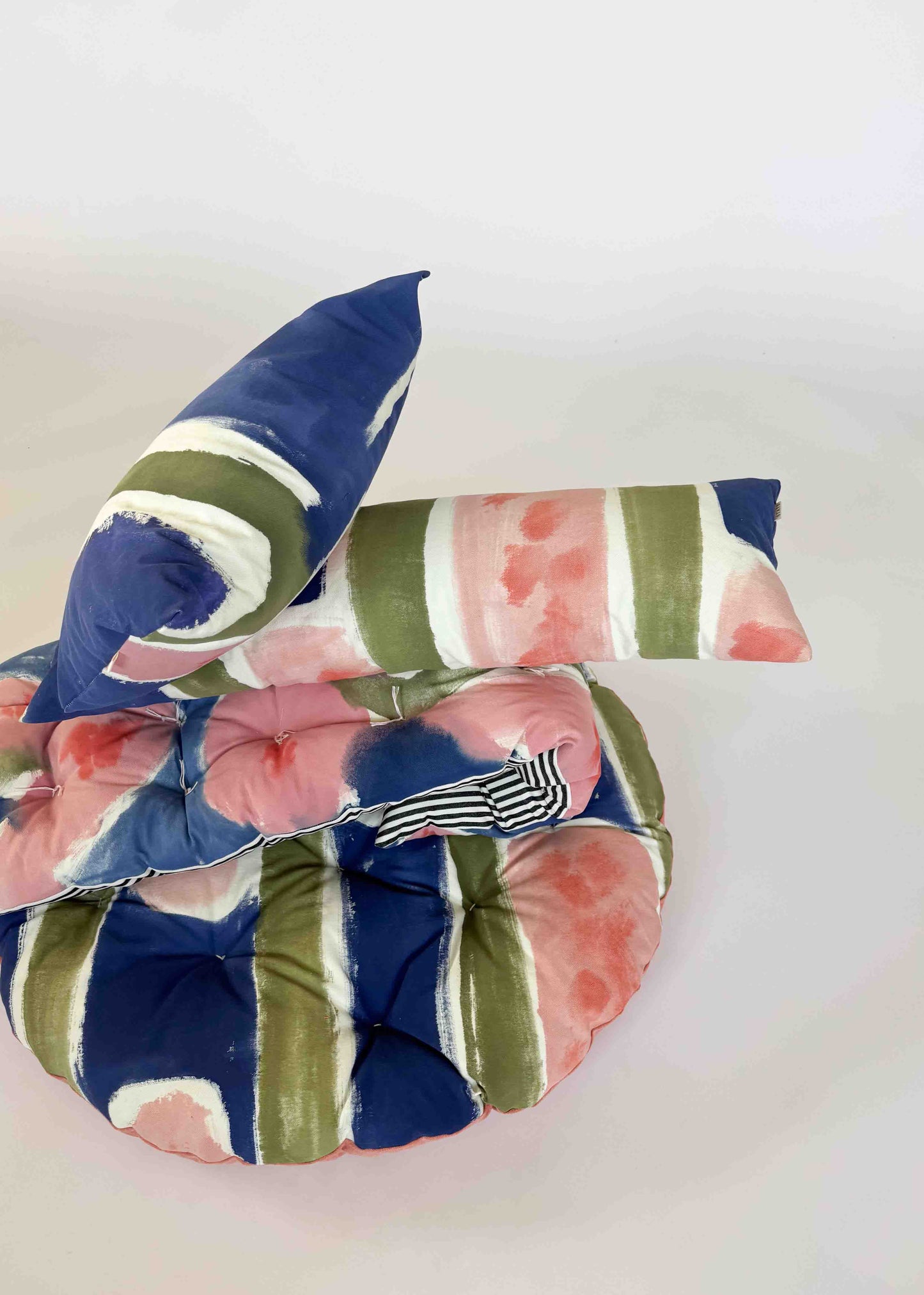 BIG CIRCLE CLOUD CUSHION / FLOWER GIRL