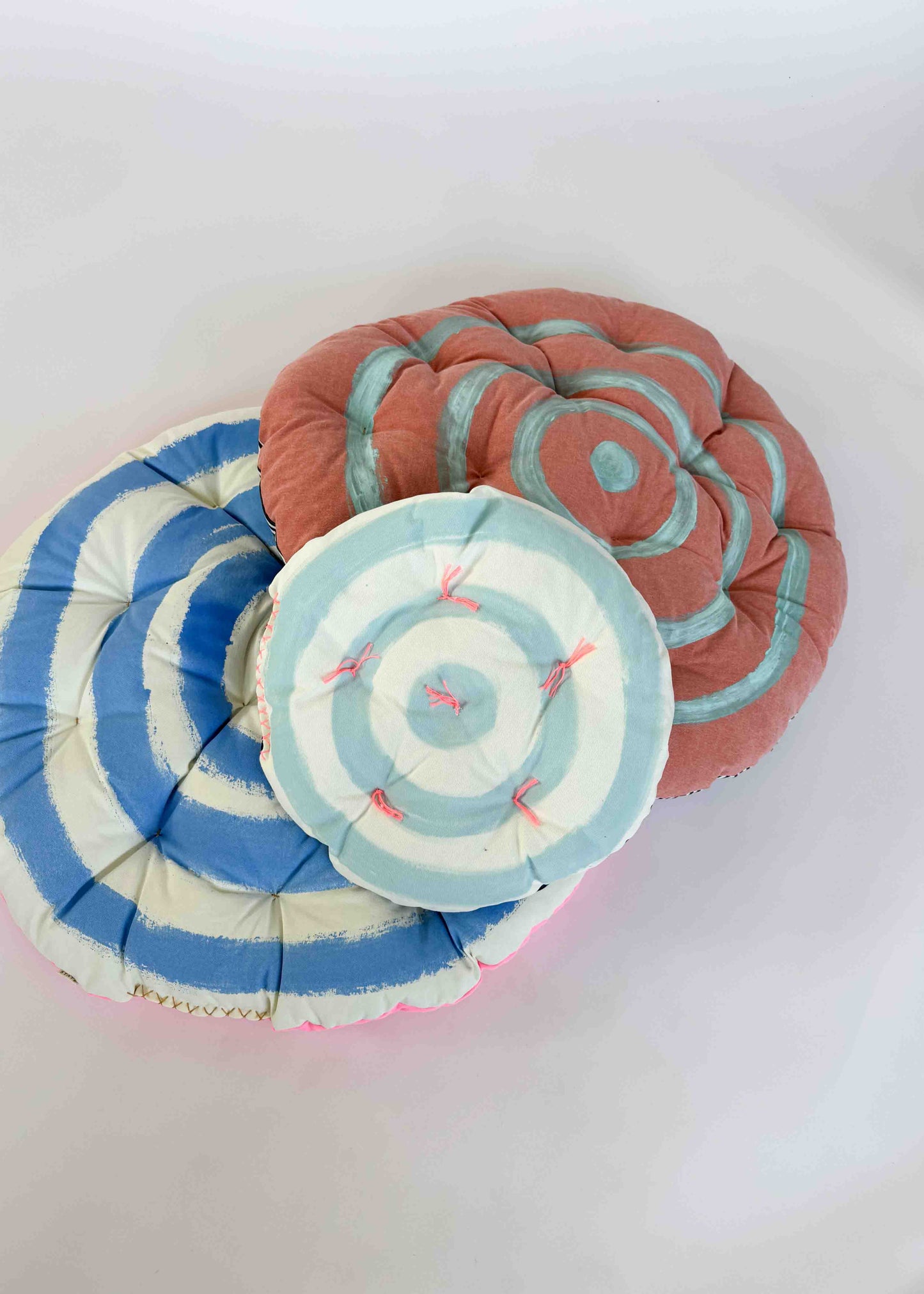 BIG CIRCLE CLOUD CUSHION / BLUE BULLSEYE