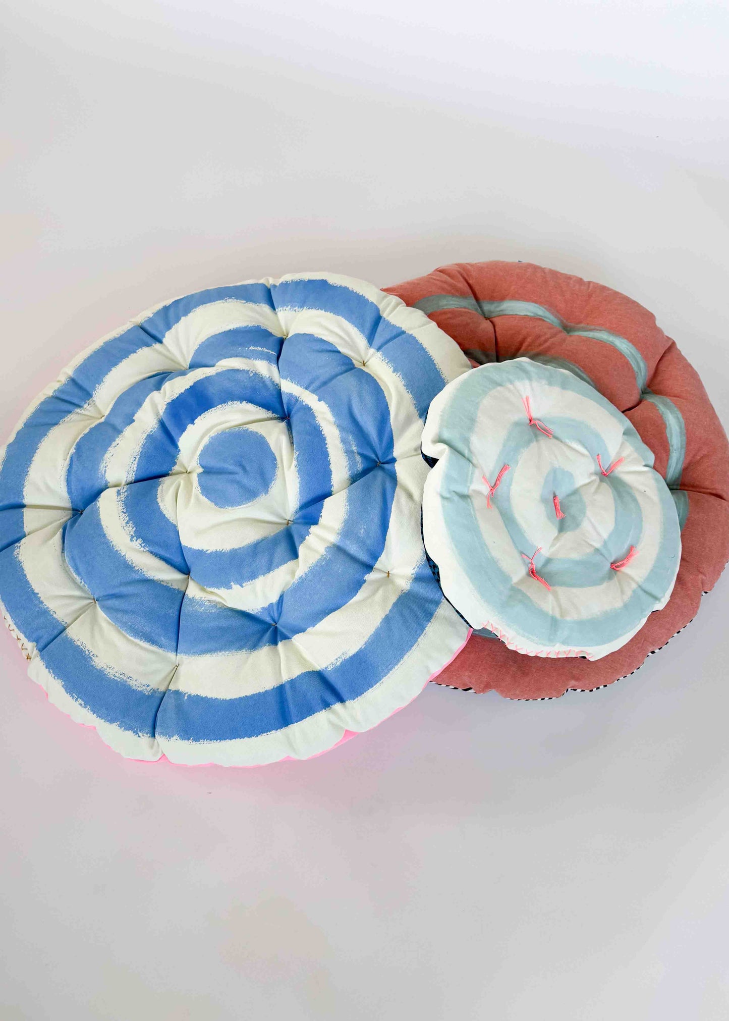 BIG CIRCLE CLOUD CUSHION / BLUE BULLSEYE
