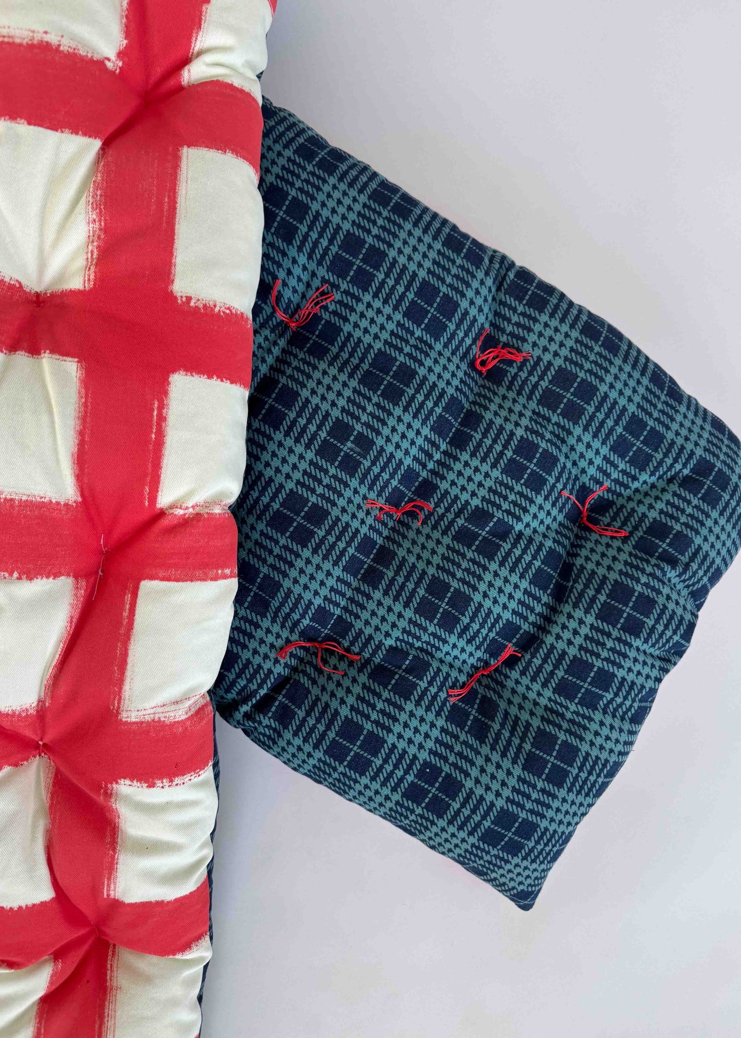 BENCH CLOUD CUSHION / AUNT SALLYS