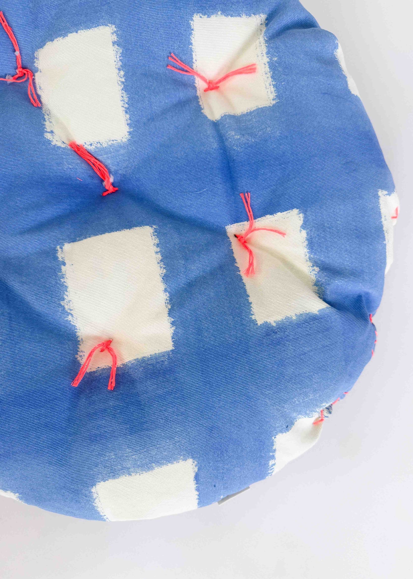 LIL' CIRCLE CLOUD CUSHION / PERIWINKLE PLAID