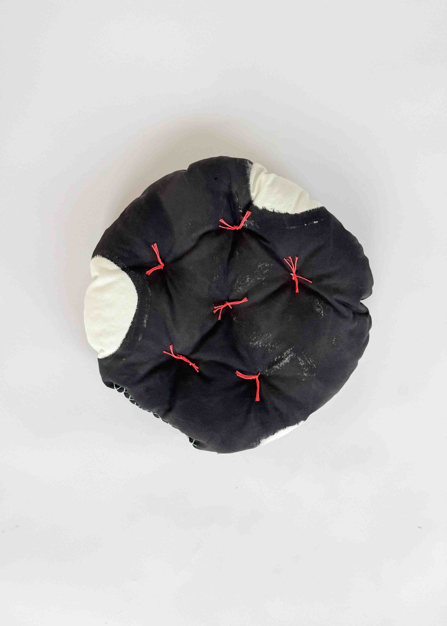 LIL' CIRCLE CLOUD CUSHION / INVERSE DOTS