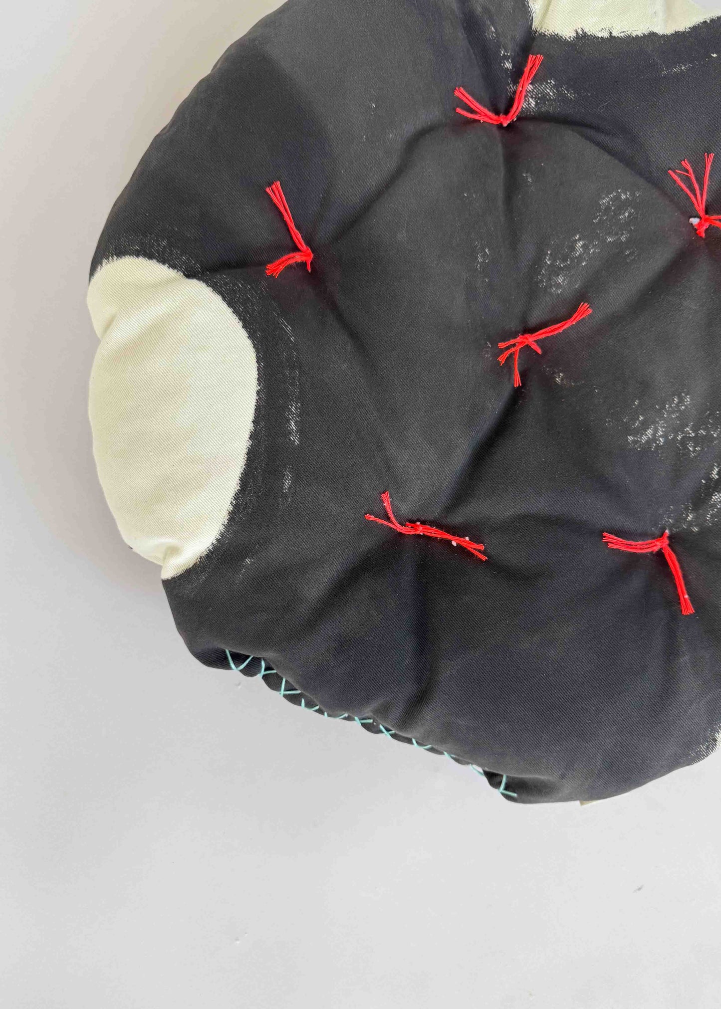 LIL' CIRCLE CLOUD CUSHION / INVERSE DOTS