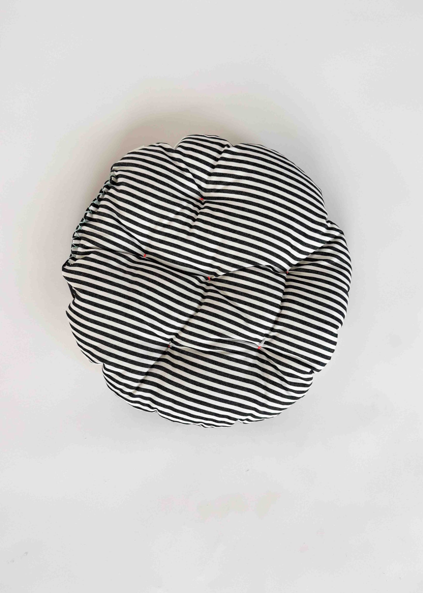 LIL' CIRCLE CLOUD CUSHION / INVERSE DOTS