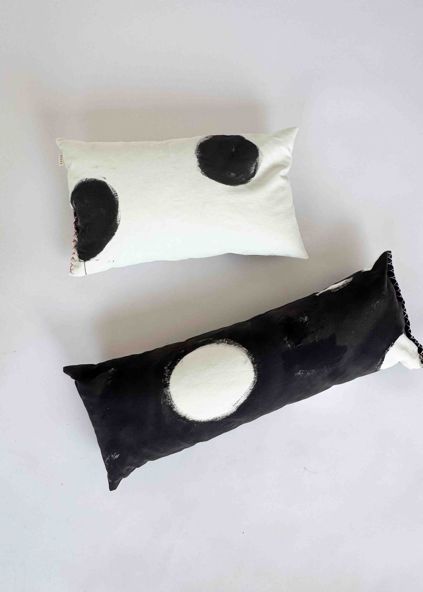 BOLSTER CLOUD CUSHION / TWO DOTS