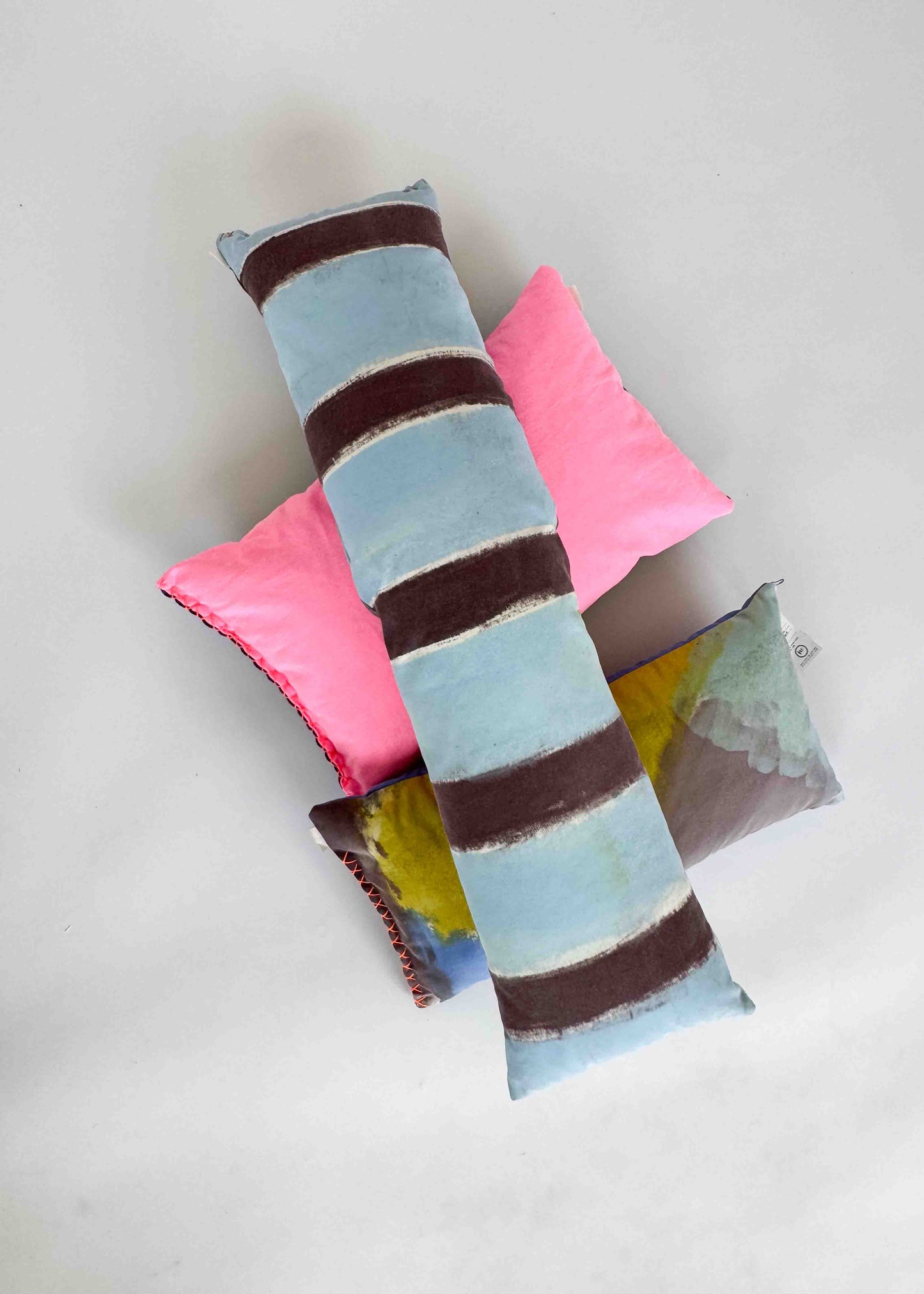 BOLSTER CLOUD CUSHION / HOT BILLY