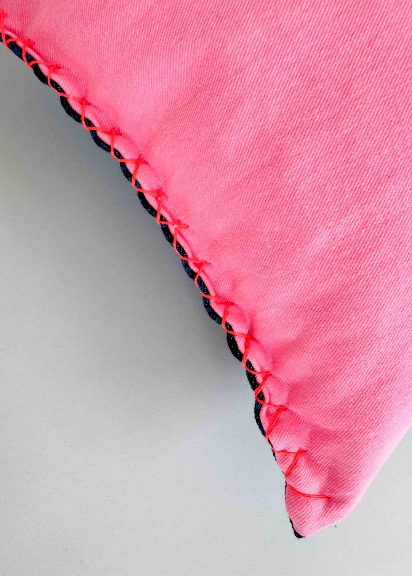 BOLSTER CLOUD CUSHION / HOT BILLY