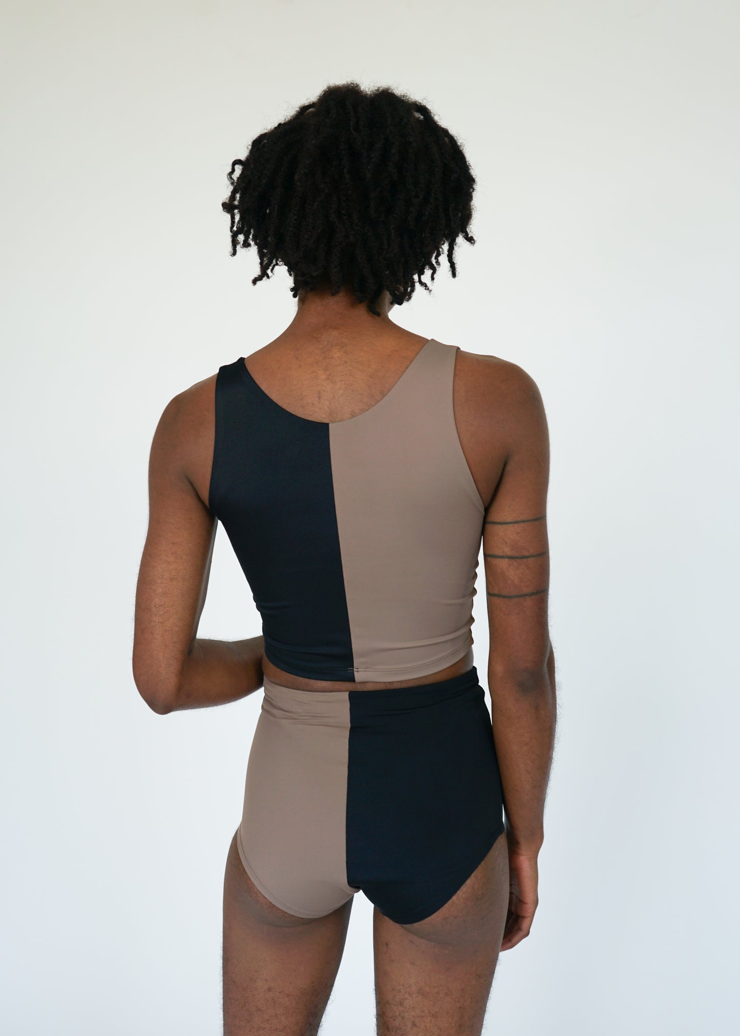 SWIM TANK / BASALT