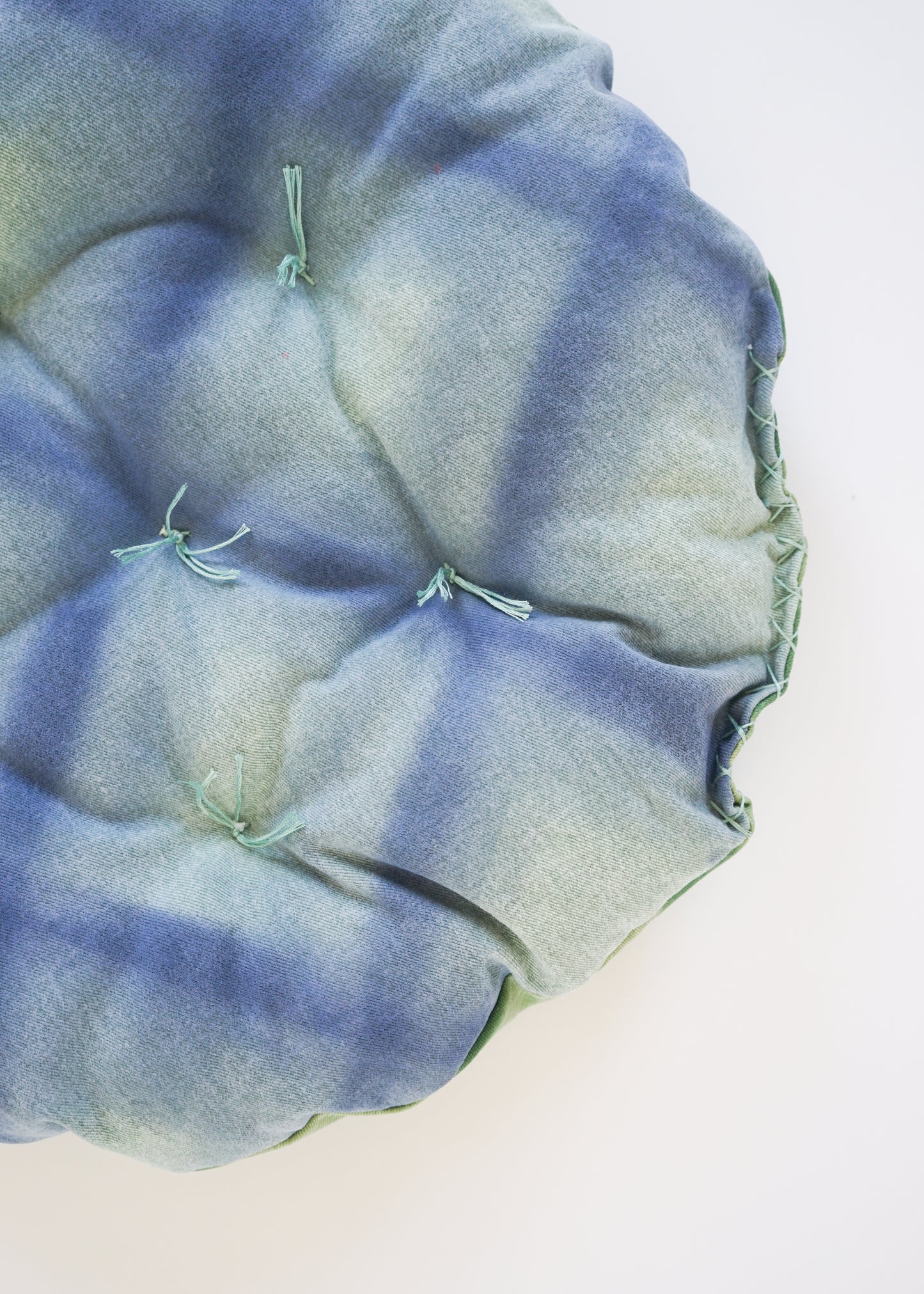 CLOUD CUSHION / LATTICE