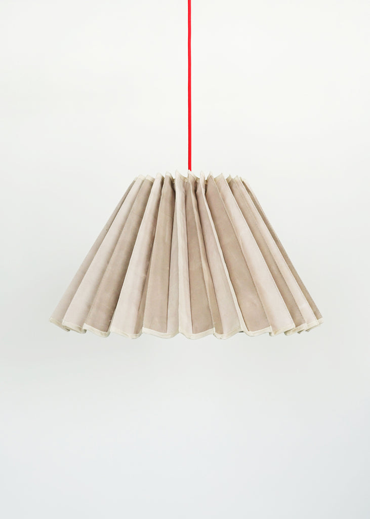 PLEATED PENDANT / SANDCASTLE